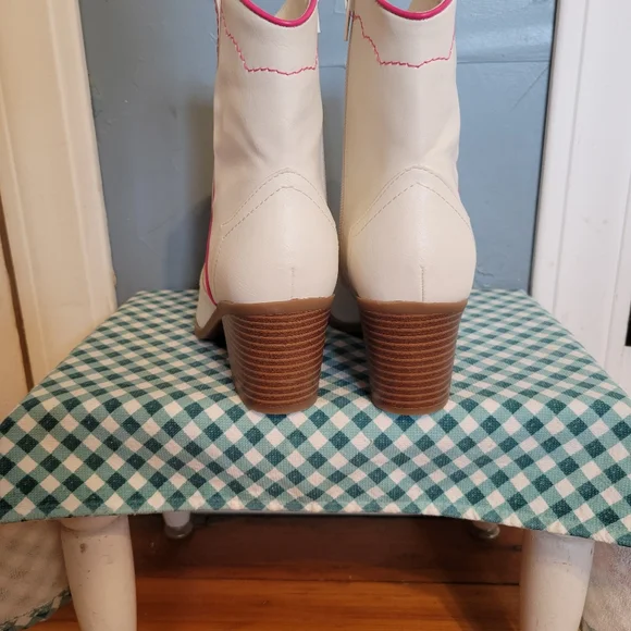 Pioneer Woman - Floral Embroidered White Ankle Boots - Picture 5 of 5